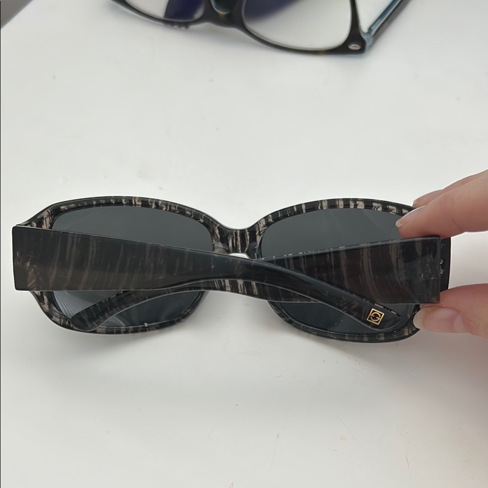 Rectangular Frame Black Patterned Sunglasses - Picture 5 of 8